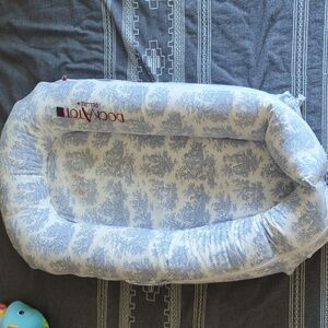 Blue/White Touille Deluxe Dock-a-tot